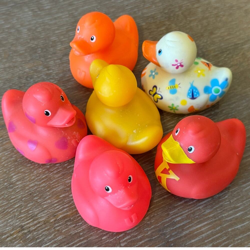 bud by Designroom Set of 6 mini collectible Rubber Ducks Duckies Yellow Pink